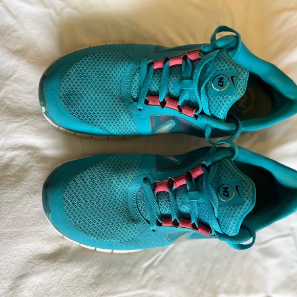 Excellent Condition 🌸 Nike N7, Size 10 in Turquoise and white - Picture 2 of 12